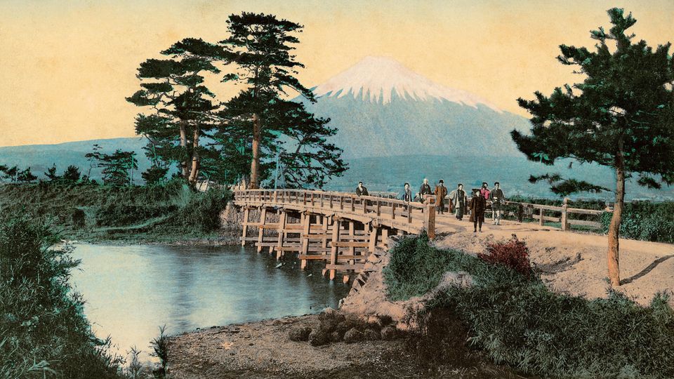 To click Image 1 of 10 of the photo series: Journeys to the Far East, to the Roots of Japanese Culture.  new picture book "Japan 1900" Shows colorful black and white photographs from the Meiji period, when the country was open after a long period of isolation.