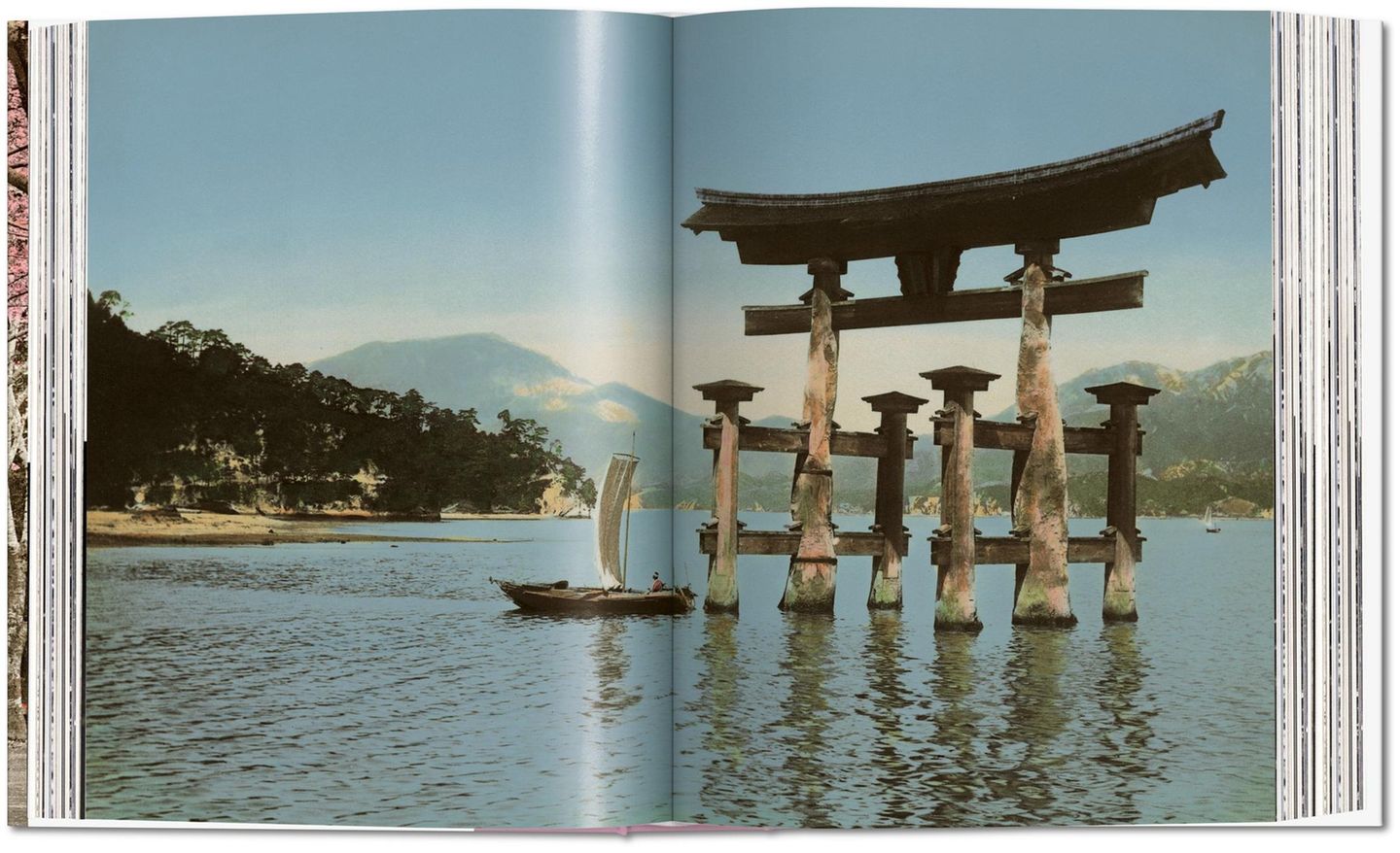 Itsukushima-Schrein - Doppelseite aus "Japan 1900"