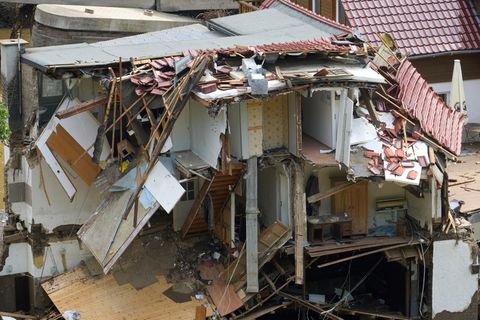 Rheinland-Pfalz, Bad Neuenahr-Ahrweiler: Im Ortsteil Walporzheim wurden durch die Hochwasser-Katastrophe ganze Häuser zerstört (Symbolbild)