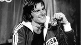 Heute ist dieser Mensch auf der ganzen Welt als Caitlyn Marie Jenner bekannt. Bei den Olympischen Spielen 1976 krönte sie sich als Bruce Jenner zum Olympiasieger im Zehnkampf, nachdem sie vier Jahre zuvor in München einen zehnten Platz erreicht hatte.