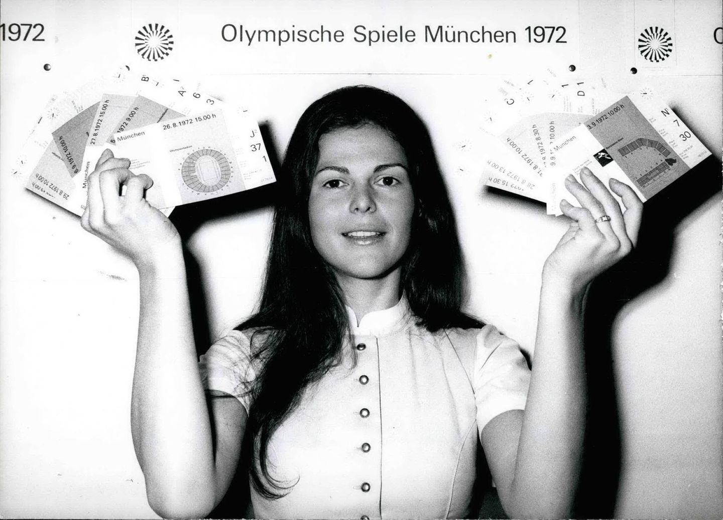 Auch sie ist zweifache Olympia-Teilnehmerin, wenngleich sie sich nicht als aktive Sportlerin an den Spielen beteiligte: Silvia Sommerlath war 1972 Hostess bei den Olympischen Sommerspiele in München, bei den Winterspielen in Innsbruck war sie 1976 dann stellvertretende Protokollchefin. Im gleichen Jahr heiratete sie den schwedischen König Carl XVI. Gustaf - den sie 1972 in München kennengelernt hatte.