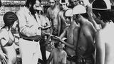 Zu seiner aktiven Zeit als Sportler war dieser Mann noch deutlich schlanker: 1975 war Bud Spencer bereits ein gefeierter Filmstar und musste Jugendlichen beim Besuch des Münchner Olympia-Geländes Autogramme geben.