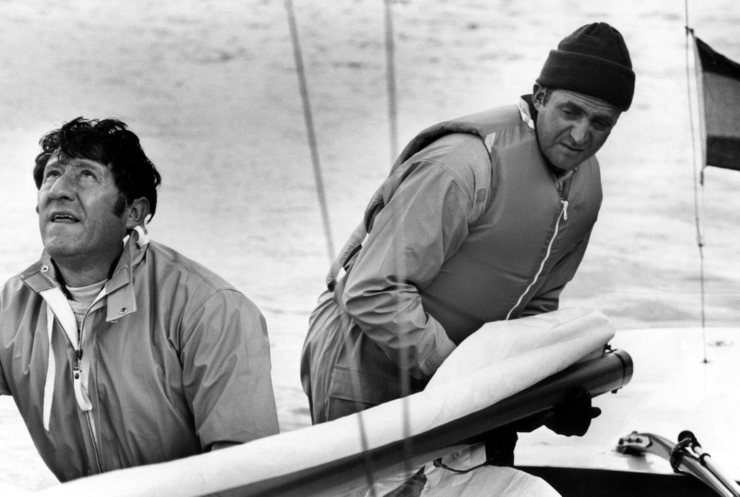 Die Olympischen Spiele 1972 wurden in München ausgetragen. Nicht jedoch der Segel-Wettbewerb. Der fand im hohen Norden in Kiel-Schilksee statt. In der Drachen-Klasse ging auch ein künftiger König an den Start: Der spanische Prinz Juan Carlos (r.) nahm mit seinem Vorschoter Viudes am Rennen teil - und belegte den fünfzehnten Rang.