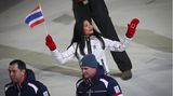 Diese Frau kennen wir eigentlich im eleganten Abendkleid und mit Geige in der Hand. Doch bei den Olympischen Winterspielen 2014 in Sotchi startete Musikerin Vanessa Mae im Riesenslalom - als erste Thailänderin überhaupt.  In die Annalen der Sportgeschichte konnte sie sich jedoch nicht weiter einschreiben: Sie beendete das Rennen als Letzte - und blieb 50 Sekunden hinter der Olympiasiegerin zurück.