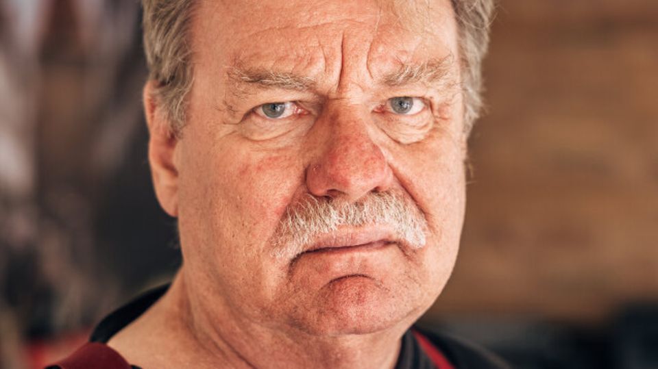 Günter Portz, 68, verlor innerhalb von zwei Stunden seine Immobilien und Cafés