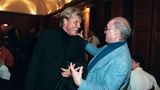 Alfred Biolek und der talkshowscheue Dieter Bohlen. 1998 lockte "Bio" ihn zu "Boulevard Bio". Teilweise habe die Redaktion jahrelang an einer Person gegraben, um sie für ein Interview zu gewinnen. Die Gäste wussten: Es wird mehr Plauderei als knallharte Nachfragen und kamen dann doch. Im netten Gespräch entlockte ihnen "Bio" das ein oder andere Geheimnis. 