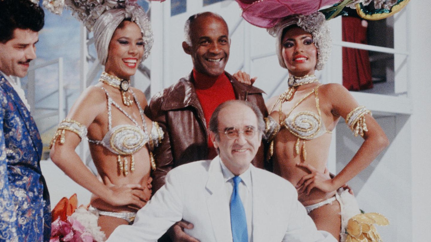 Biolek in Showpose. Den privaten Biolek bekamen die Zuschauer meist nicht zu sehen. Viele seiner prominenten Freunde kannten jedoch sein Geheimnis. 