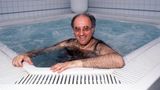 Alfred Biolek im Pool