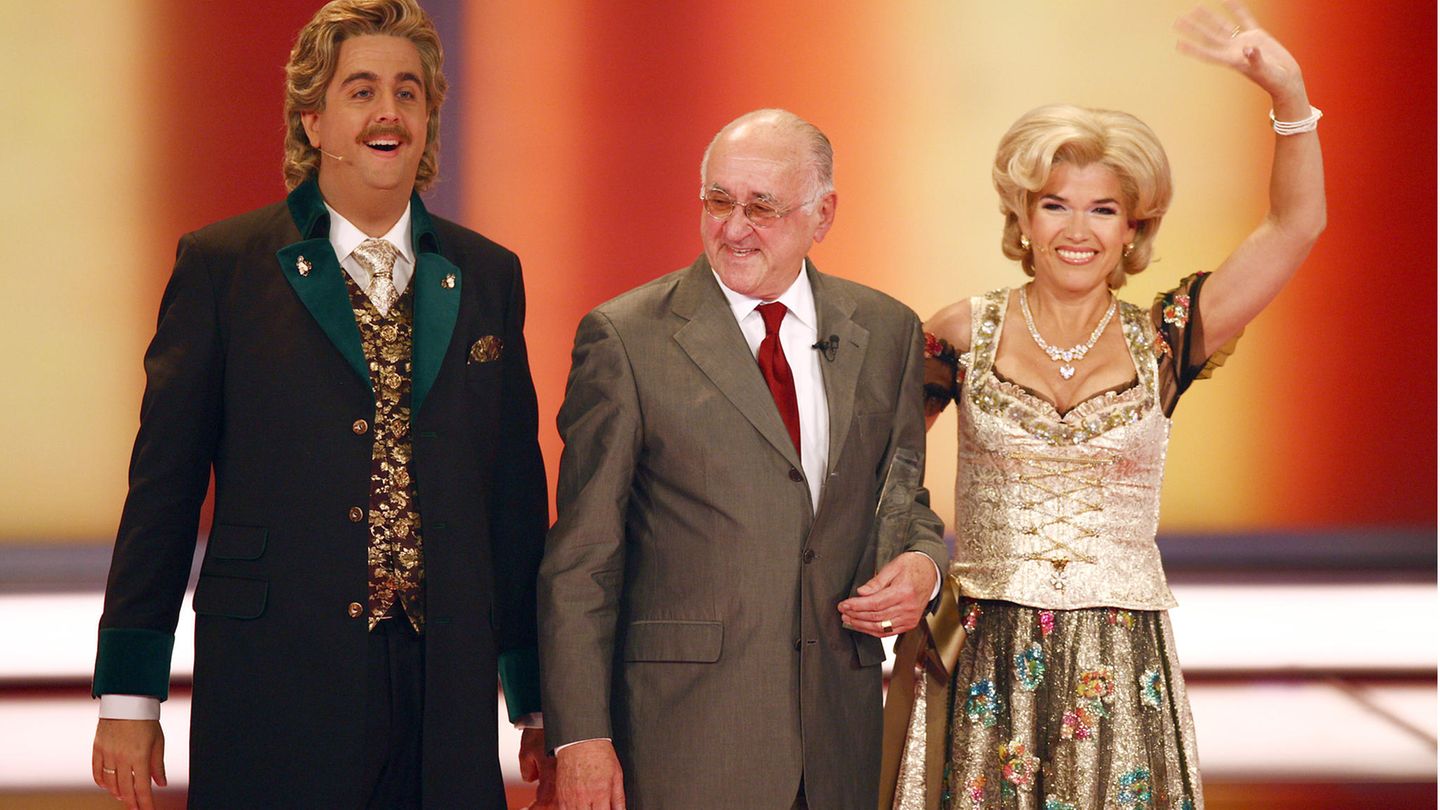Ein Wiedersehen mit einer Gefährtin: 2006 verabschiedete sich Biolek aus dem deutschen Fernsehen. 2009 erhält er den Ehrenpreis des Deutschen Fernsehpreises - überreicht von Anke Engelke (gemeinsam mit Bastian Pastewka als Marianne und Michael vetkleidet). Biolek gehörte zu den Entdeckern und Förderern der Comedienne.