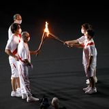 Eröffnung Flamme weitergeben