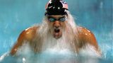 Michael Phelps ist möglicherweise der größte Olympionike aller Zeiten mit unglaublichen 28 Medaillen, 23 davon sind Goldmedaillen. Hier fängt Fotograf Al Bello den Neunzehnjährigen bei den Spielen 2004 in Athen ein, wo er sechs Mal Gold und zwei Mal Bronze gewann und nur knapp den Weltrekord von Mark Spitz verfehlte. Bei den Olympischen Spielen verwenden die Getty-Fotografen eine Kombination aus ferngesteuerten, Roboter- und Handkameras, um sicherzustellen, dass auch Momente unter Wasser eingefangen werden.