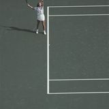 Nur vier Jahre vor dieser Aufnahme gewann die damals 15-jährige Steffi Graf als jüngste Teilnehmerin das olympische Tennis-Demonstrationsturnier. Die hier beim Endspiel des Dameneinzels bei den Spielen 1988 in Seoul aufgenommene Graf schaffte den ersten "Golden Slam" - den Gewinn aller vier Grand-Slam-Titel plus der olympischen Goldmedaille in einem Kalenderjahr. Kein anderer Tennisspieler oder Tennisspielerin hat dies seitdem geschafft. In diesem Jahr könnte die Liste der Golden-Slam-Gewinner mit Novak Djoković als erstem männlichen Spieler und Diede de Groot als erster Athletin im Rollstuhltennis weiterwachsen.