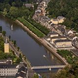Neben Baden-Baden, Bad Kissingen und Bad Ems (Foto) wurden Spa in Belgien, das französische Vichy, Bath im Westen Englands, die Montecatini Terme in der Toskana, Baden bei Wien, Karlovy Vary, Františkovy Lázně und Mariánské Lázně im böhmischen Bäderdreieck ausgezeichnet. "Im Antlitz der heute ausgezeichneten Kurstädte spiegelt sich Europa“, begründete die Präsidentin der Deutschen UNESCO-Kommission, Maria Böhmer, die Entscheidung. "Die Tradition der Kurbäder und ihre besondere Architektur, ihre Gemeinsamkeiten und Eigenheiten offenbaren sich hier wie nirgendwo sonst."