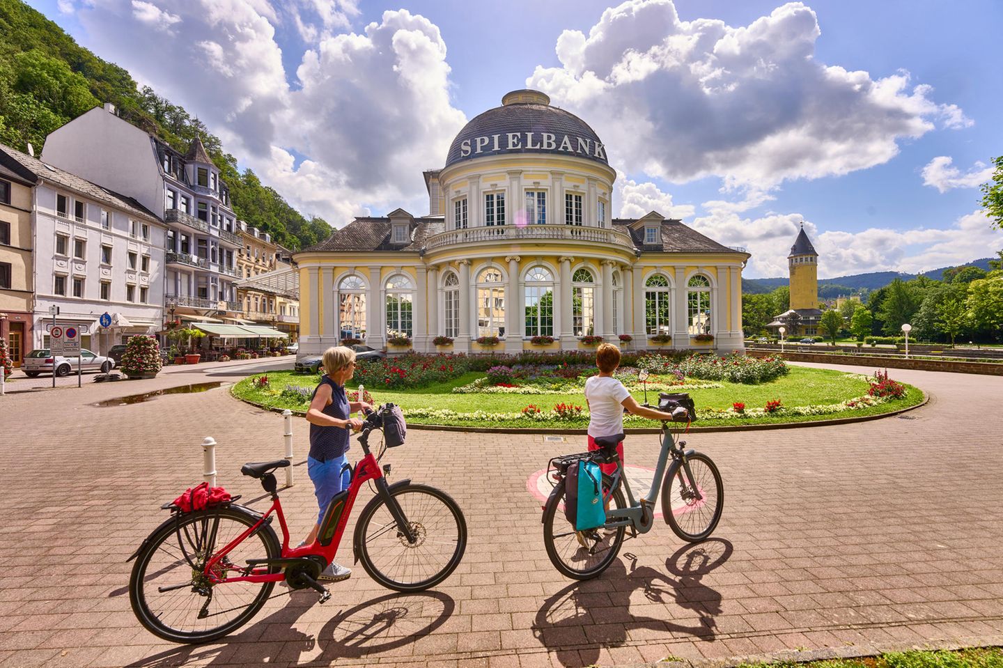 Unesco: Auch Bad Ems kann mit einem Spielcasino punkten. Der in Rheinland-Pfalz an der Lahn gelegene Ort entwickelte sich im 18. Jahrhundert zu einem der berühmtesten Badeorte Deutschlands, in der Zeit entstanden auch die wichtigsten Bauwerke. Im 19. Jahrhundert urlaubten hier zahlreiche Monarchen und Künstler, darunter Kaiser Wilhelm I., die Zaren Nikolaus I. und Alexander II., Komponist Richard Wagner und Fjodor Dostojewski. Auch gelegene Bad Ems kann mit einem Spielcasino punkten. Der in Rheinland-Pfalz an der Lahn gelegene Ort entwickelte sich im 18. Jahrhundert zu einem der berühmtesten Badeorte Deutschlands, in der Zeit entstanden auch die wichtigsten Bauwerke. Im 19. Jahrhundert urlaubten hier zahlreiche Monarchen und Künstler, darunter Kaiser Wilhelm I., die Zaren Nikolaus I. und Alexander II., Komponist Richard Wagner und Fjodor Dostojewski.