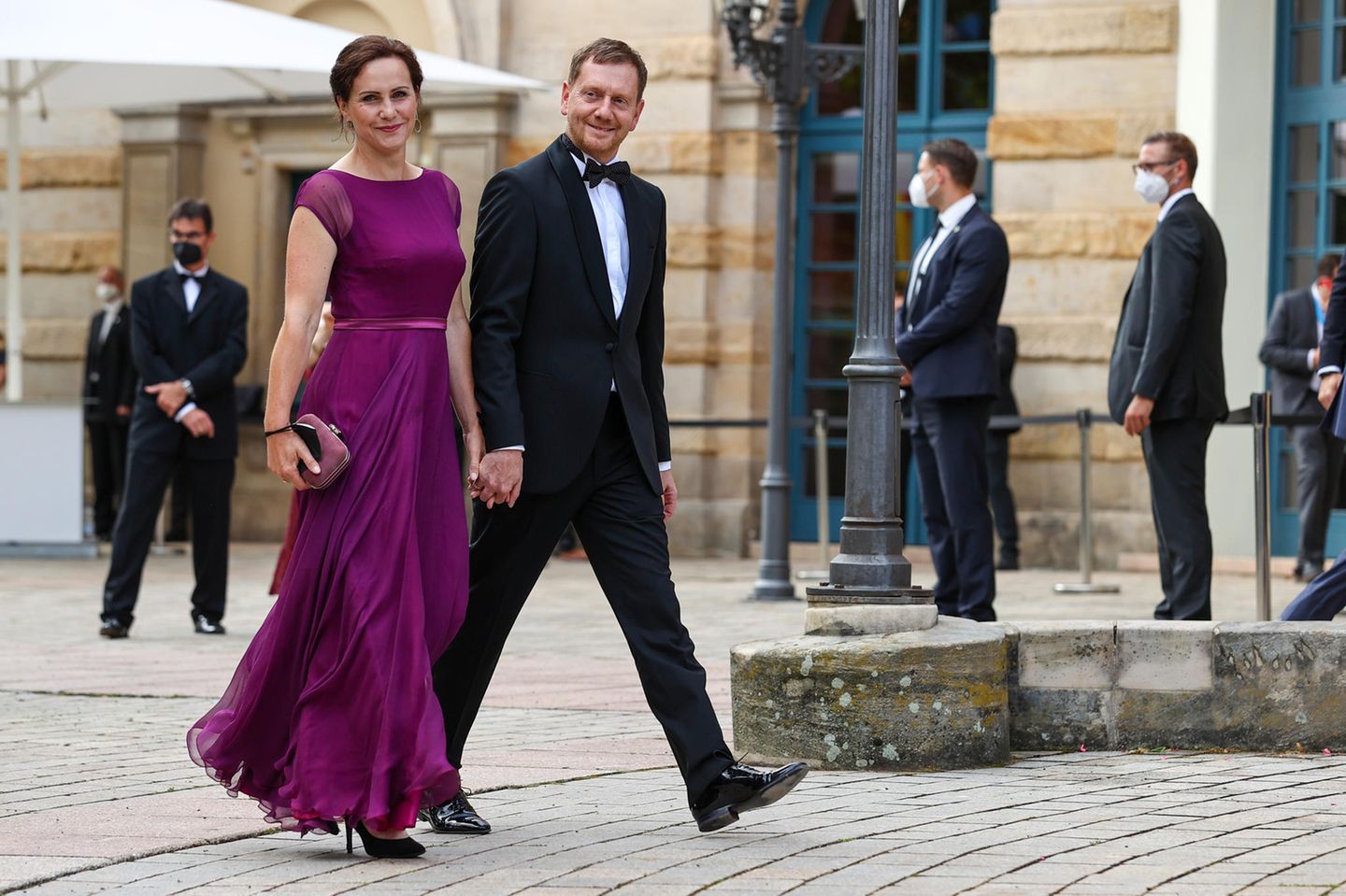 Aus Sachsen kam Ministerpräsident Michael Kretschmer (CDU) mit seiner Frau Annett Hofmann angereist, um dem "Fliegenden Holländer" zu lauschen.
