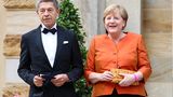 Bundeskanzlerin Angela Merkel ist bekennende Wagnerianerin und hat schon häufig die Bayreuther Festspiele besucht. In diesem Jahr wird sie das letzte Mal als amtierende Regierungschefin kommen. Wie gewohnt wurde die Politikerin von ihrem Ehemann Joachim Sauer begleitet.