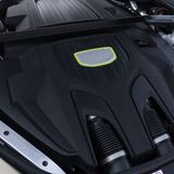 Der Verbrennungsmotor leistet 324 kW / 440 PS