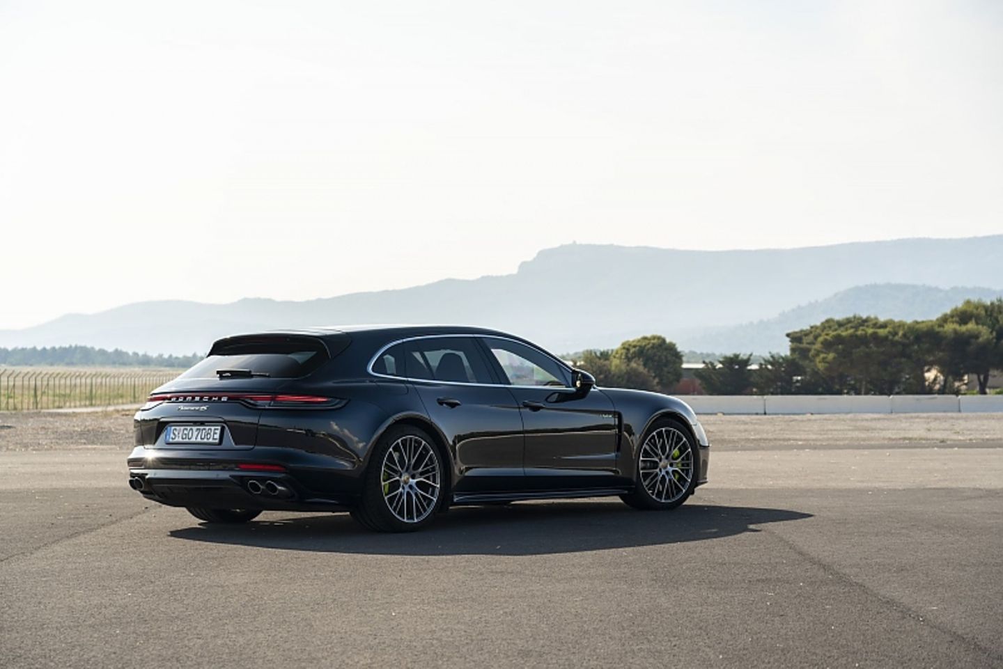 Porsche Panamera 4S E-Hybrid Sport Turismo ist 5,05 Meter lang