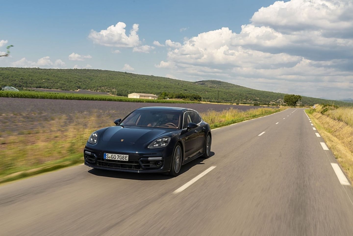 Den Durchschnittsverbrauch gibt Porsche mit 2,2l/100 km an