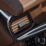 Noble Details wie Lamellen mit Lederbezug sind ebenfalls erhältlich