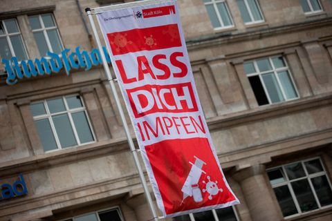 Werbung für Coronavirus-Impfungen in Köln