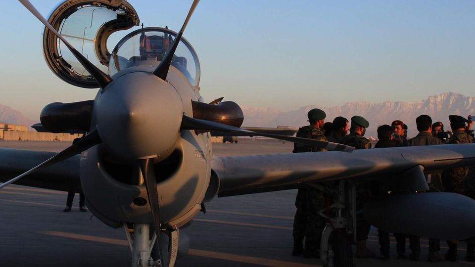 Insgesamt wurden 30 Exemplare für die afghanische Luftwaffe bestellt. 