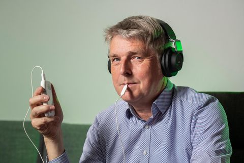 stern-Redakteur Rolf-Herbert Peters behandelte sich selbst mit einer neuen Therapie gegen Tinnitus