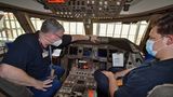 Cockpit der Boeing 747-8