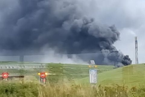 Rauchschwaden über der Stadt: Heftige Explosion auf Chemie-Gelände in Leverkusen