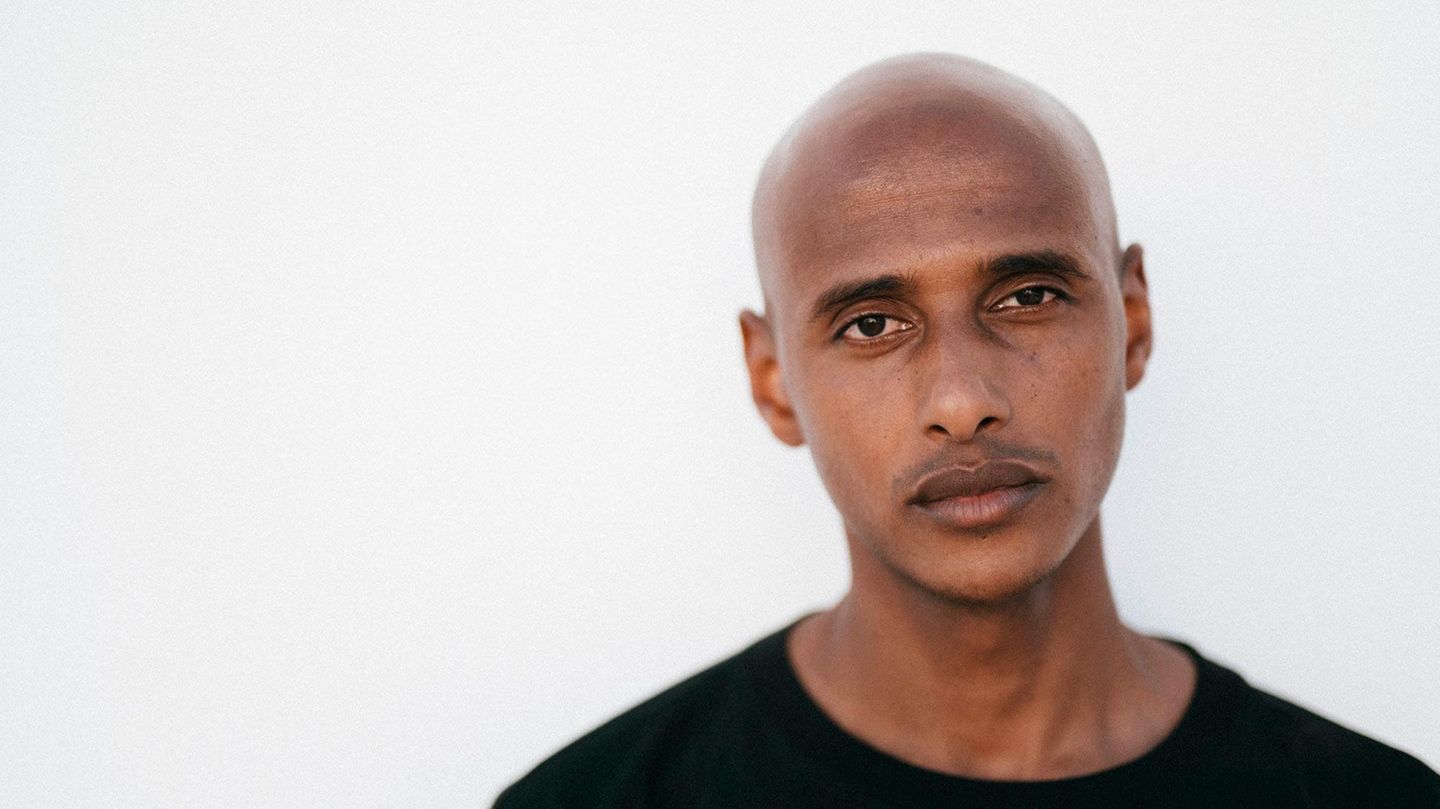 Comedian: Tedros "Teddy" Teclebrhan, geboren 1983 in Äthiopien, kam im Alter von sieben Monaten nach Deutschland Tedros "Teddy" Teclebrhan, geboren 1983 in Äthiopien, kam im Alter von sieben Monaten nach Deutschland