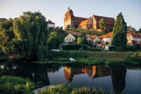 Trutzburg: Der Dom St. Marien zu Havelberg liegt auf einem Hügel, welcher der Sage nach von einer Riesin angehäuft wurde