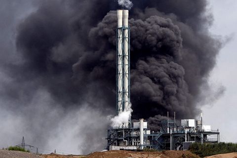 Schwere Explosion: Chempark-Leiter – "Eine genaue Analyse der Wolke über Leverkusen liegt uns zurzeit nicht vor".
