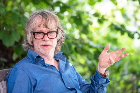 Helge Schneider, Musiker und Entertainer, in einem Gespräch