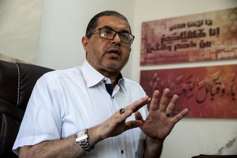 Basem Naim in seinem Büro in Gaza-Stadt während des Interviews mit Jonas Breng