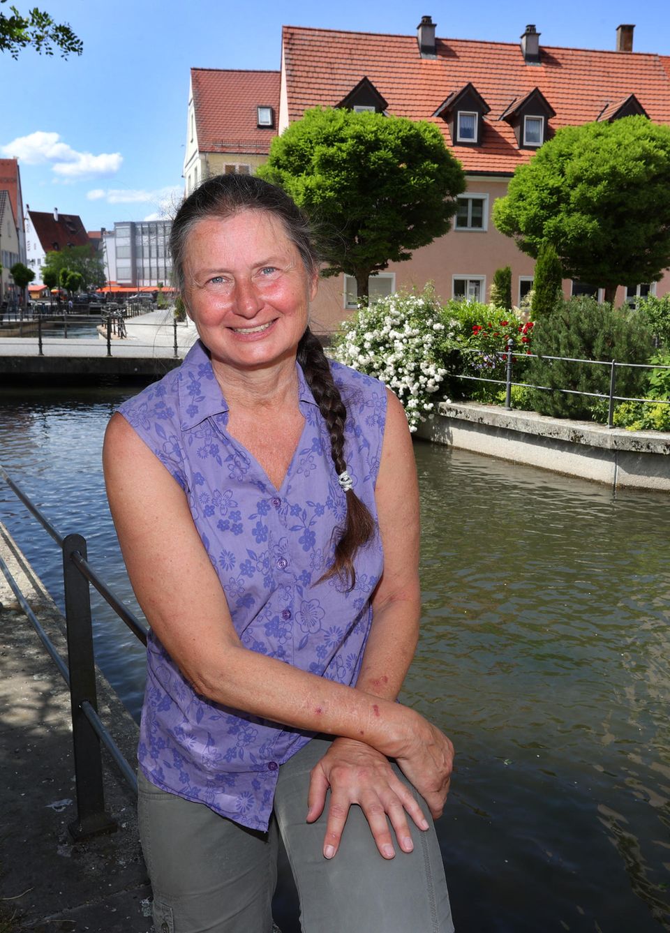 Memminger Fischertag: Christiane Renz' Schuhe stehen schon bereit. Sie möchte nächstes Jahr beim jährlichen Fischertag in den Memminger Stadtbach springen. Dafür ist sie vor Gericht gezogen. Christiane Renz' Schuhe stehen schon bereit. Sie möchte nächstes Jahr beim jährlichen Fischertag in den Memminger Stadtbach springen. Dafür ist sie vor Gericht gezogen.