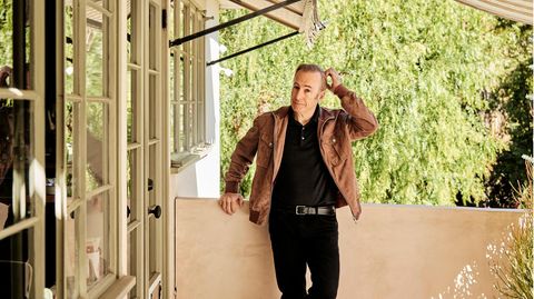 Bob Odenkirk vor seinem Haus in Los Angeles. Wochenlang hatte er für eine neue Rolle hart trainiert