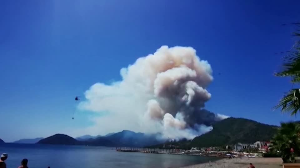 Mehrere Tote: Waldbrände bei Antalya außer Kontrolle – Auswärtiges Amt rät Reisenden zur Vorsicht