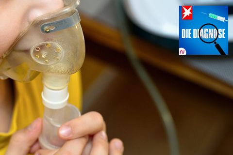 Ein Kind mit Beatmungsgerät