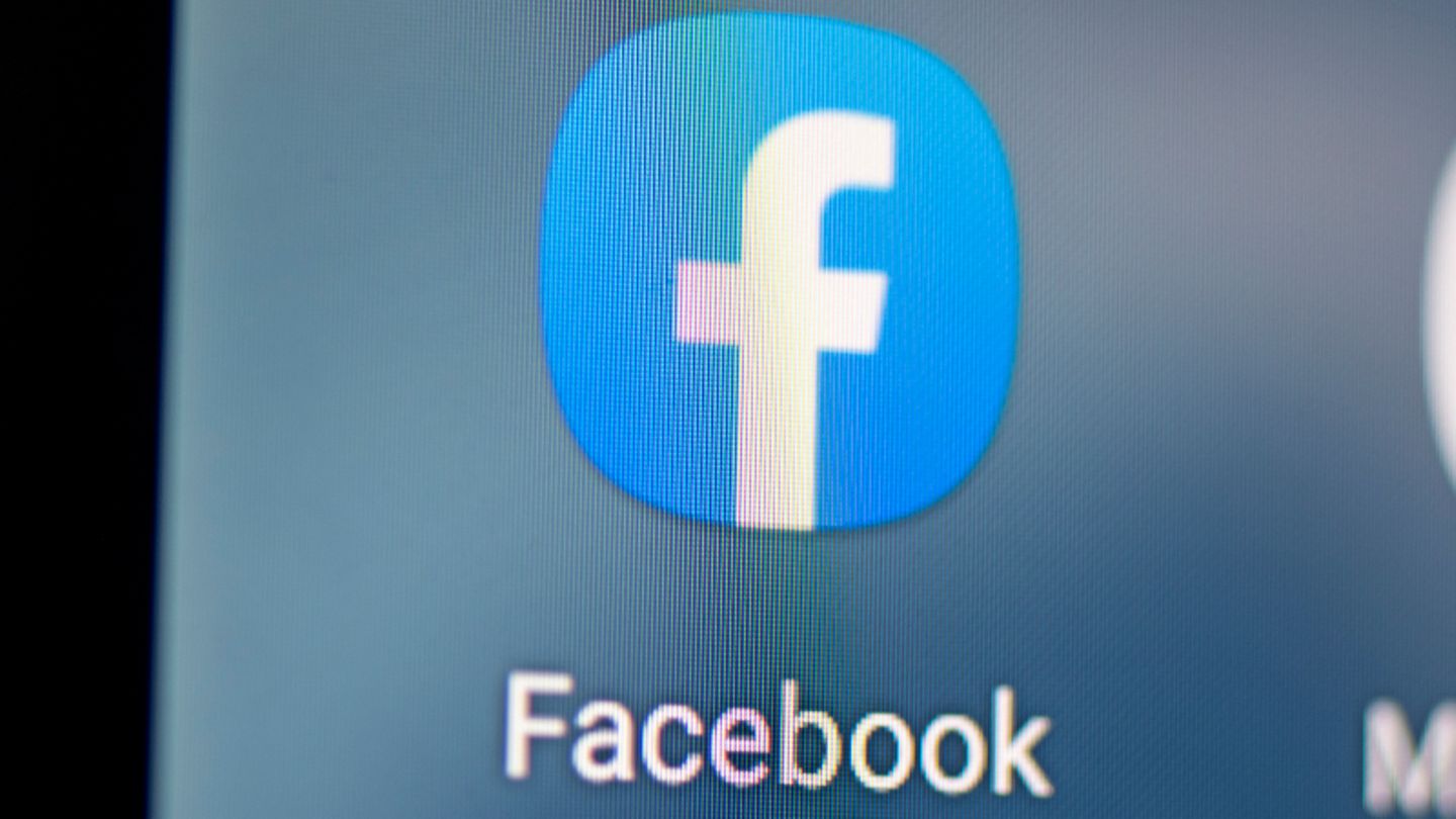 Facebook App auf einem Smartphone