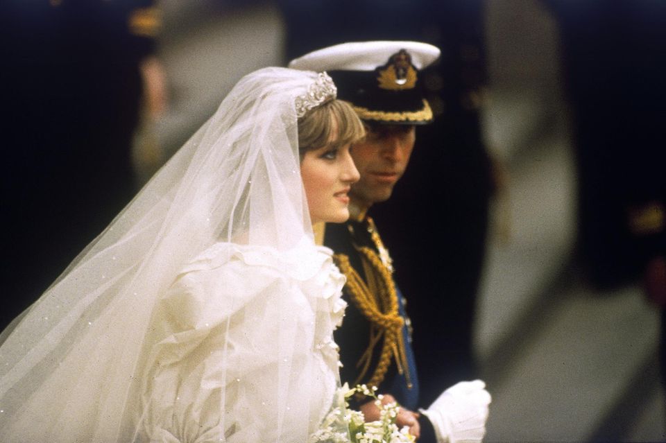 Im Juli 1981 war es soweit: Prinz Charles und Diana Spencer traten vor den Traualtar. Großbritannien bekam an diesem Tag vor 40 Jahren seine künftige Königin geschenkt - so dachte man damals zumindest.
