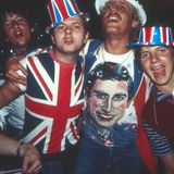 Bis in die späten Abendstunden feierte das britische Volk Charles und Diana. In London waren die Pubs voll mit Fans der Royals.