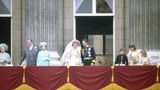 Neben ihnen die Queen und andere Mitglieder des Königshauses. Und unter ihnen...