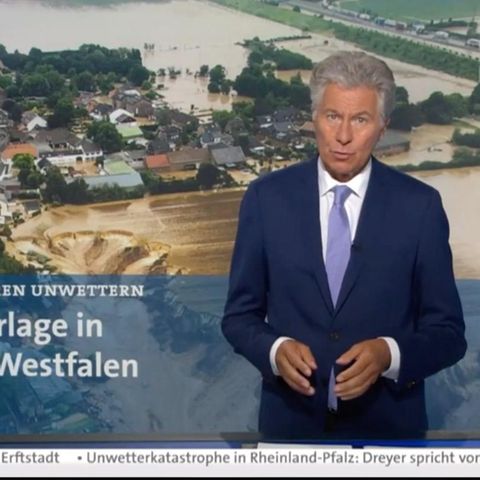 2021, Hochwasser, Deutschland  Die Flutkatastrophe hat die Diskussion über die Folgen des Klimawandels angefacht. Zum dominierenden Wahlkampfthema wurden sie bislang nicht