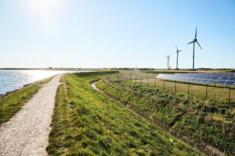 Die Ostseeinsel Fehmarn will schon bis 2030 ihre Treibhausgasbilanz auf null senken. Wind weht hier reichlich, oft scheint die Sonne – aber auch für den Tourismus und den Verkehr braucht es Lösungen