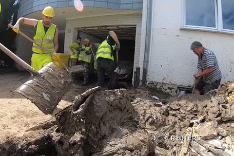 Nach Flutkatastrophe: Aufräumen in Ahrweiler: Syrische Flüchtlinge helfen Flutopfern