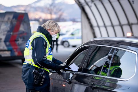 Szenen wie hier im Februar in Bayern wird es bald auf deutschen Autobahnen wieder vermehrt geben