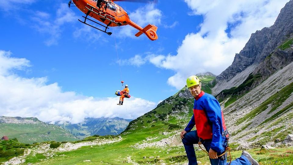 Markus Söder Markus Söder postet ein Foto mit Hubschrauber der Bergrettung.