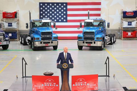 "Buy American wahrwerden lassen": US-Präsident Joe Biden zu Besuch bei Mack Truck in Macungie, Pennsylvania