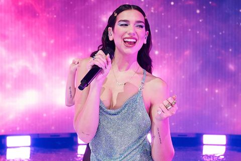 Dua Lipa singt 2020 bei der Verleihung der American Music Awards