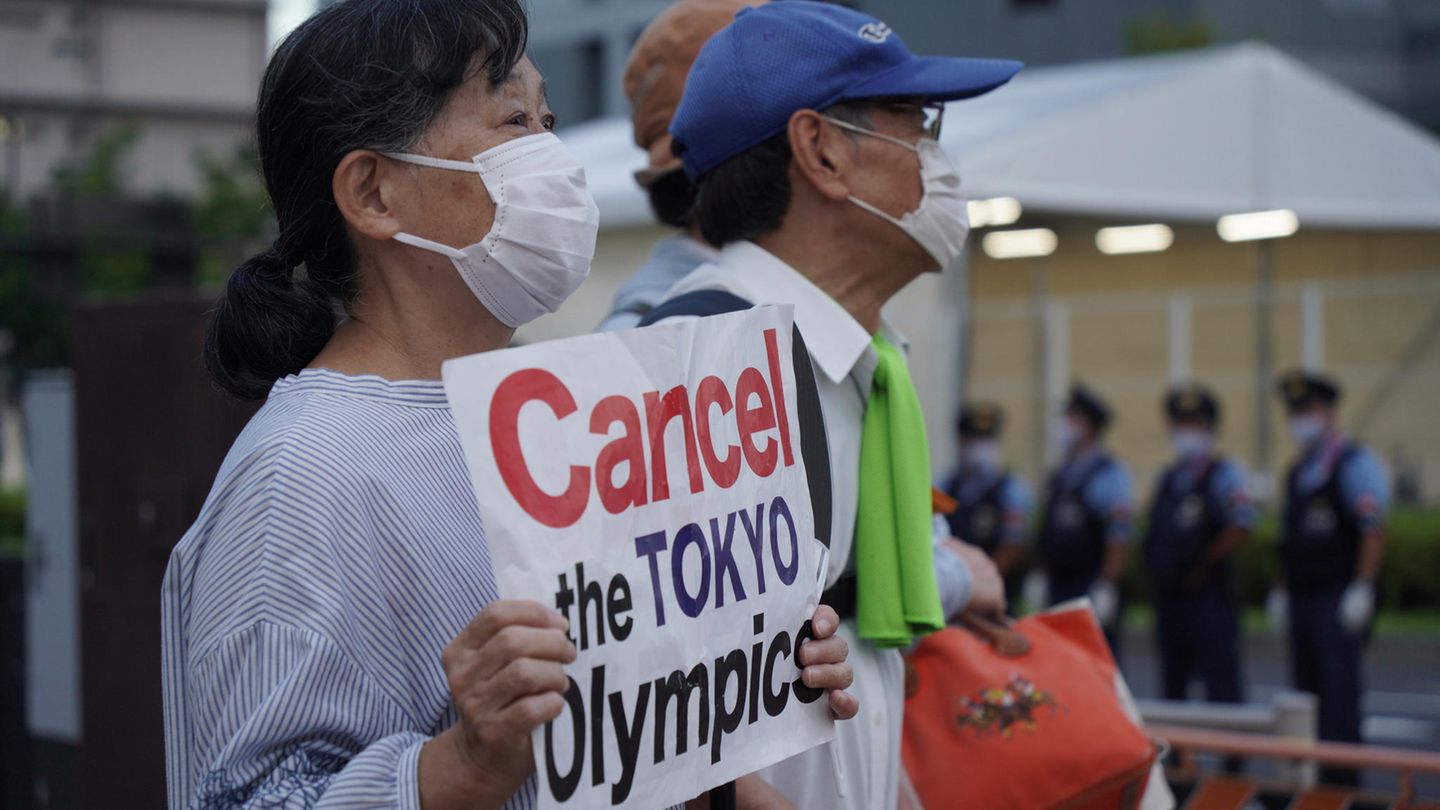 FS Tokio Protest zur Halbzeit der Spiele